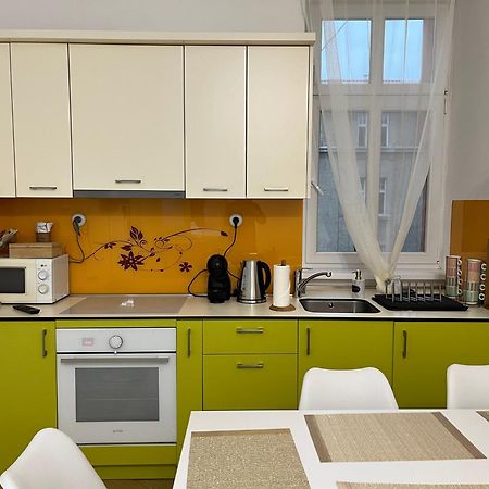 Main Street Retreat Apartment With Free Parking Saraievo Exterior foto