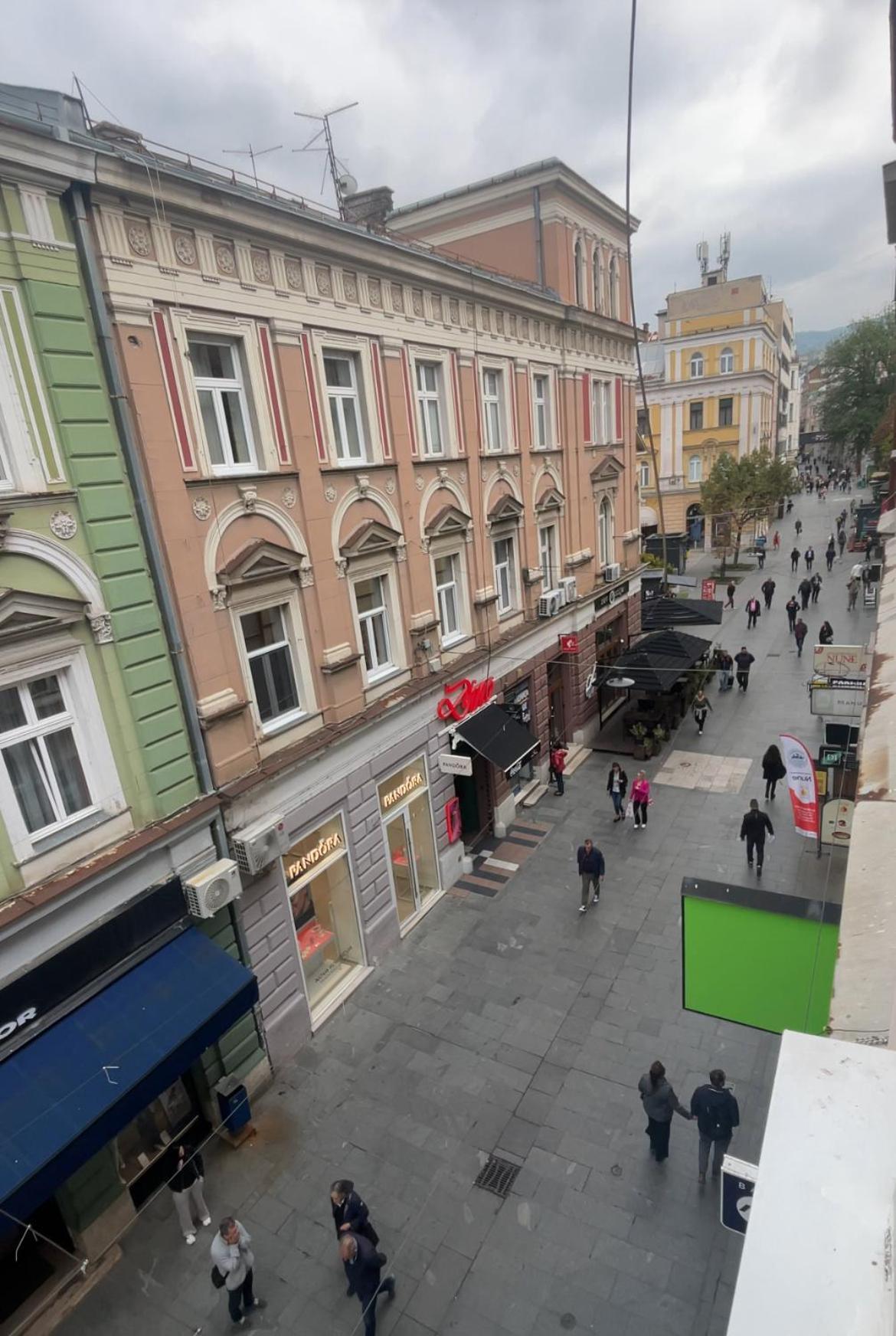 Main Street Retreat Apartment With Free Parking Saraievo Exterior foto