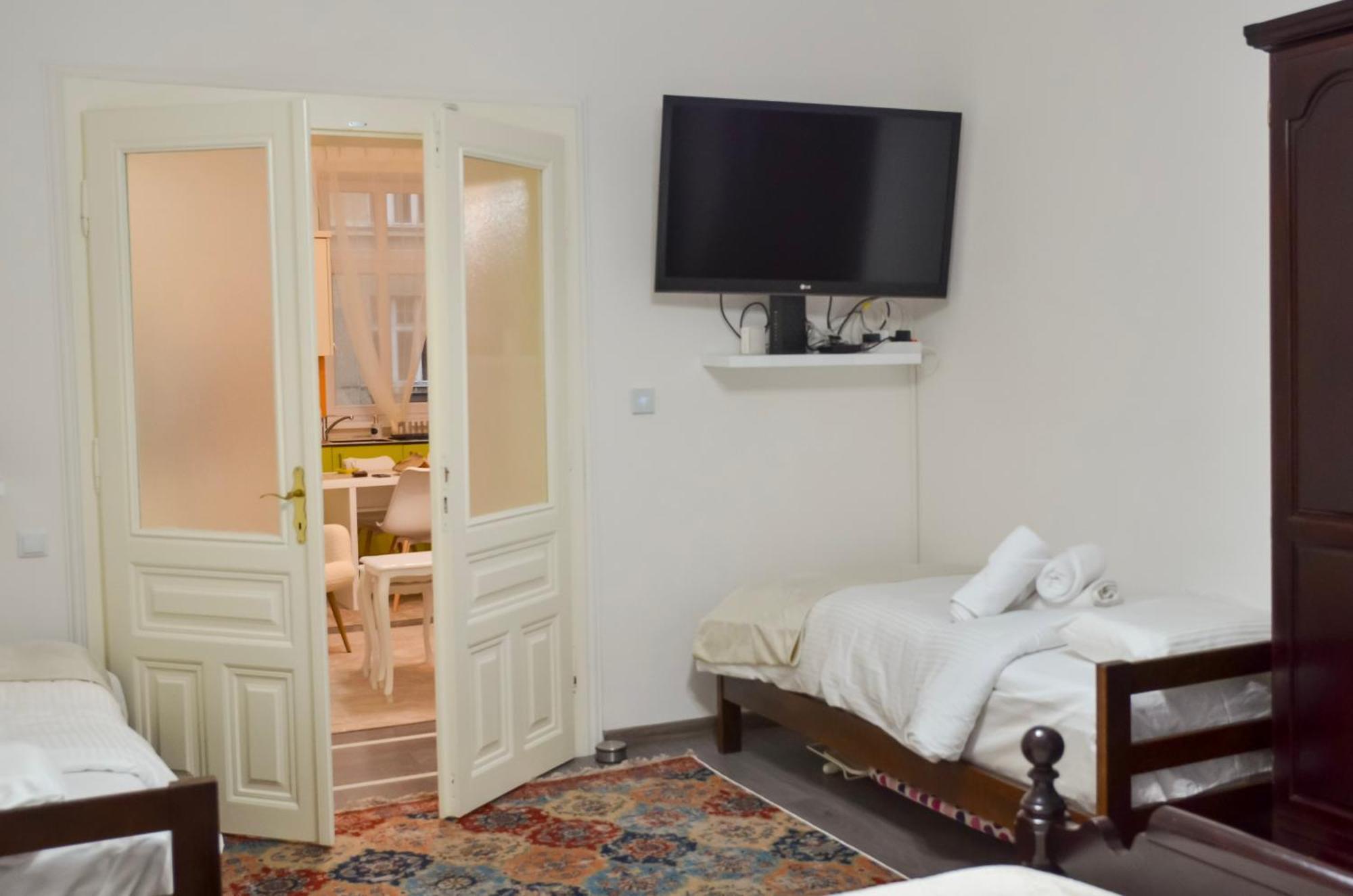 Main Street Retreat Apartment With Free Parking Saraievo Exterior foto