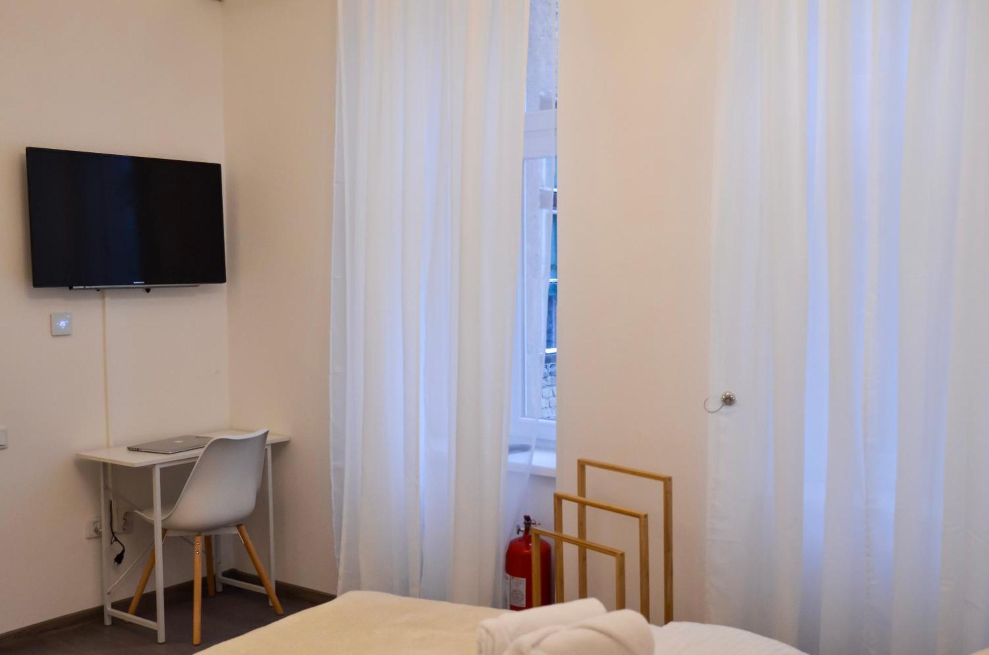 Main Street Retreat Apartment With Free Parking Saraievo Exterior foto